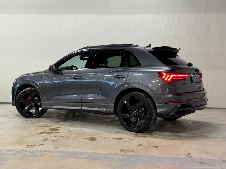 Audi Q3 2021 photo 2