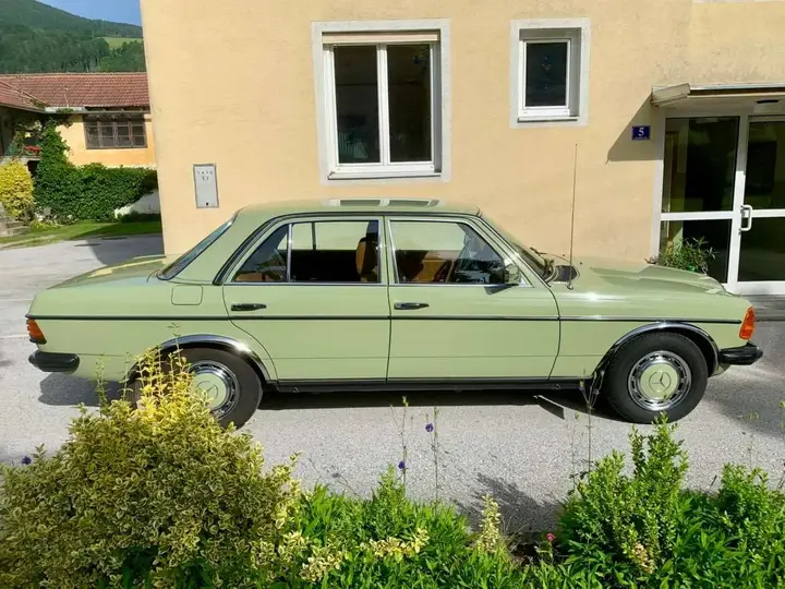 Mercedes-Benz 240D 1979 photo 2