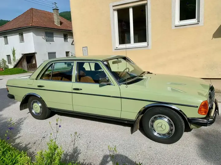 Mercedes-Benz 240D 1979 photo 3