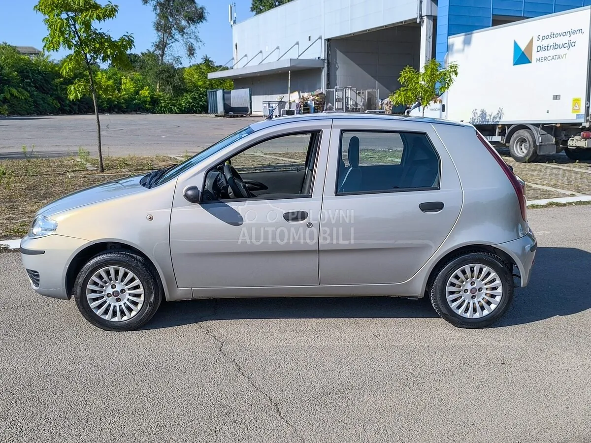 Fiat Punto 2009 photo 2