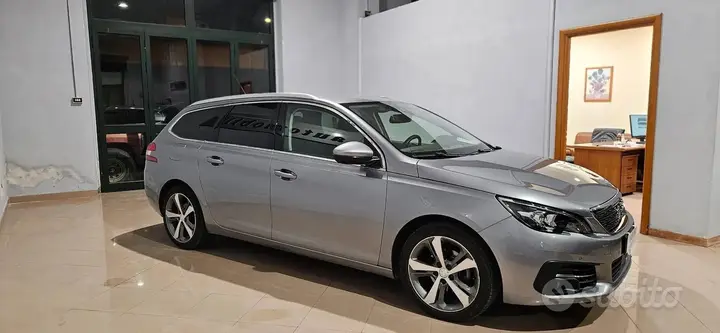 Peugeot 308 2020 photo 2