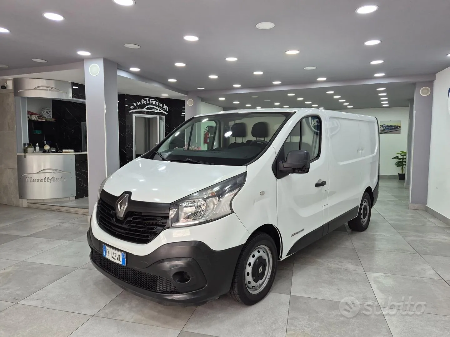Renault Trafic 2015 photo 2