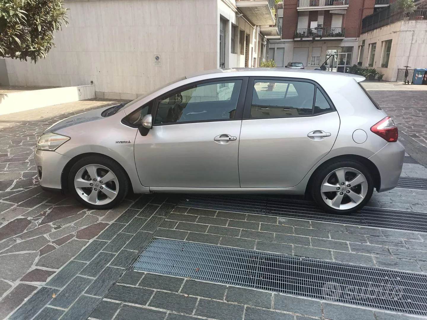 Toyota Auris 2011 photo 2
