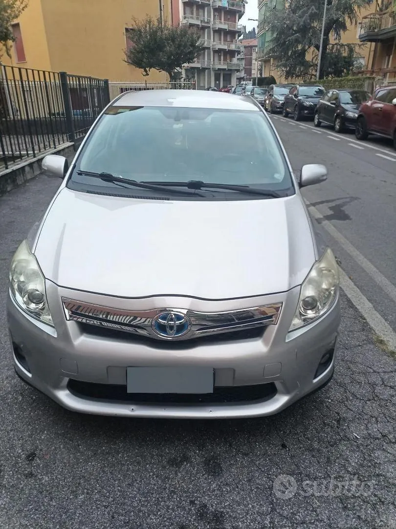 Toyota Auris 2011 photo 4