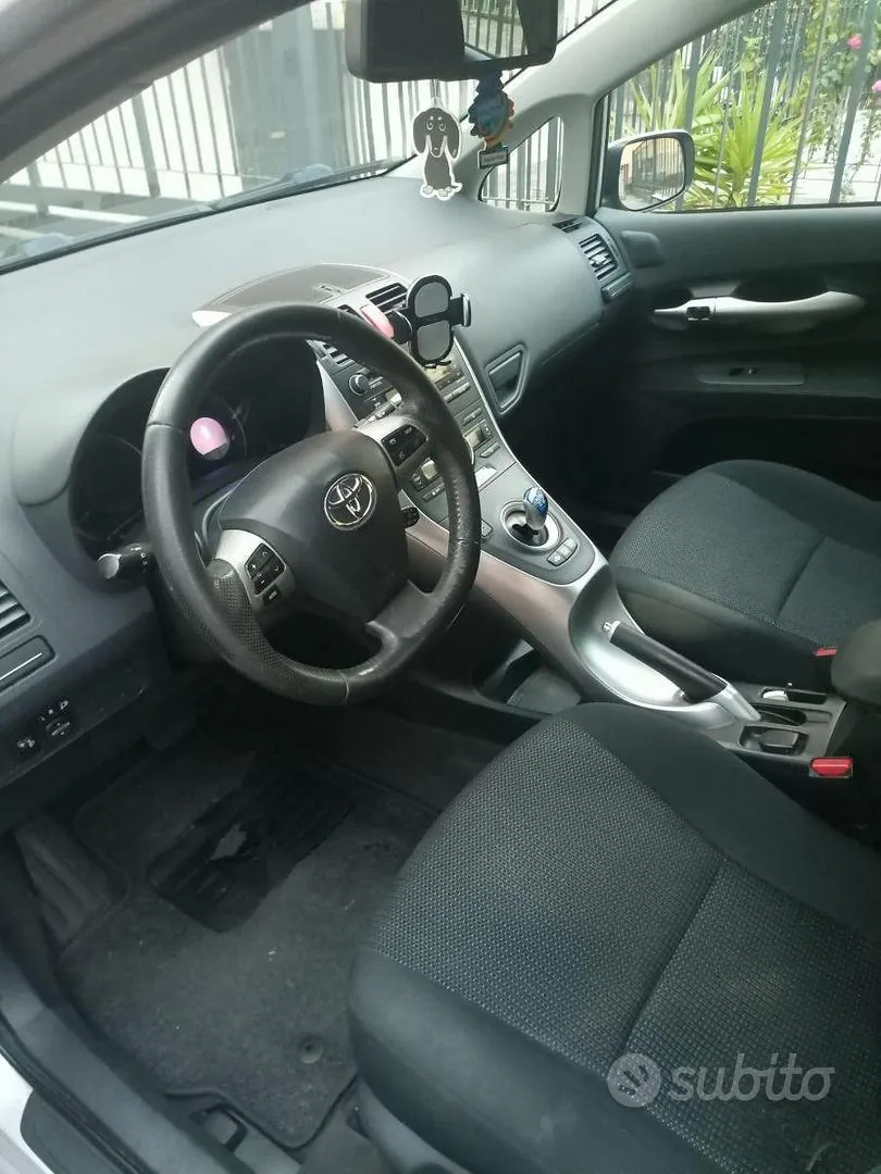 Toyota Auris 2011 photo 5
