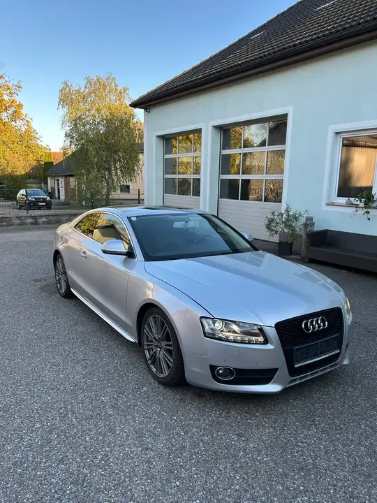 Audi A5 2009 photo 2