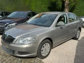 Skoda Octavia 2011 photo 2