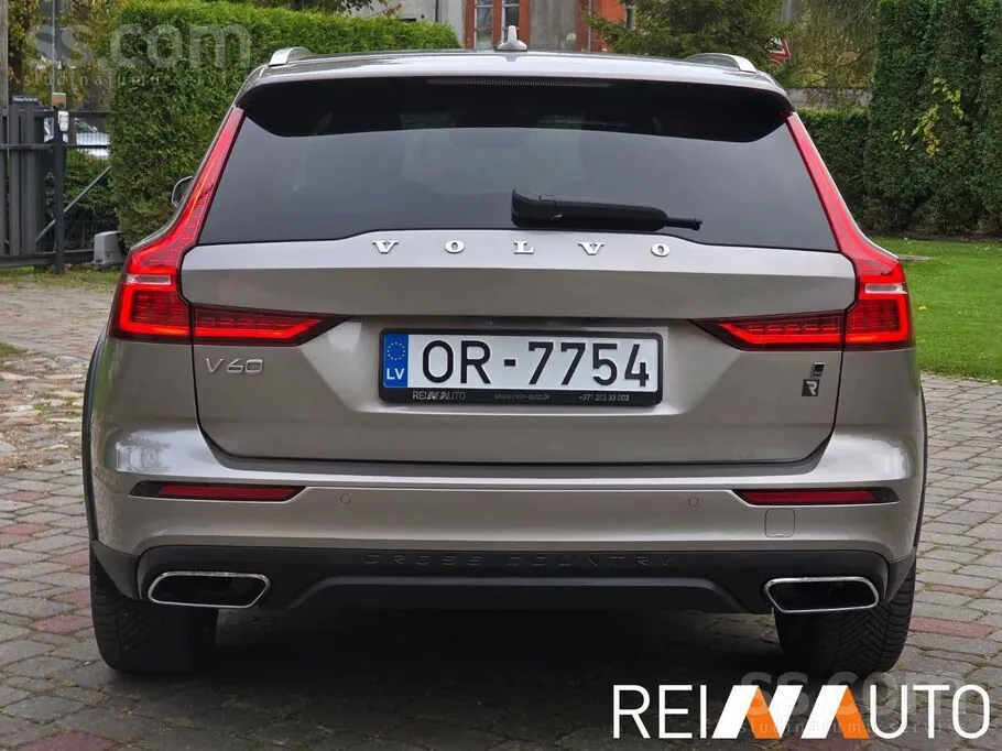 Volvo V60 Cross Country 2021 photo 4