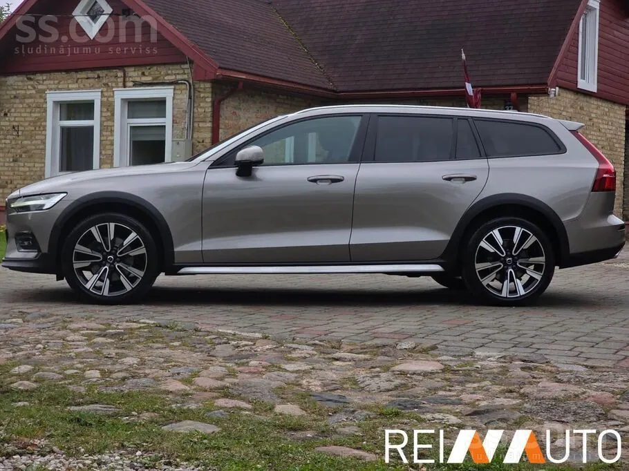 Volvo V60 Cross Country 2021 photo 2
