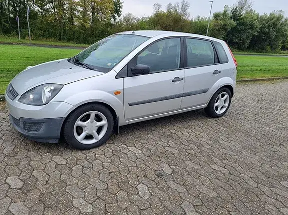 Ford Fiesta 2007 photo 2