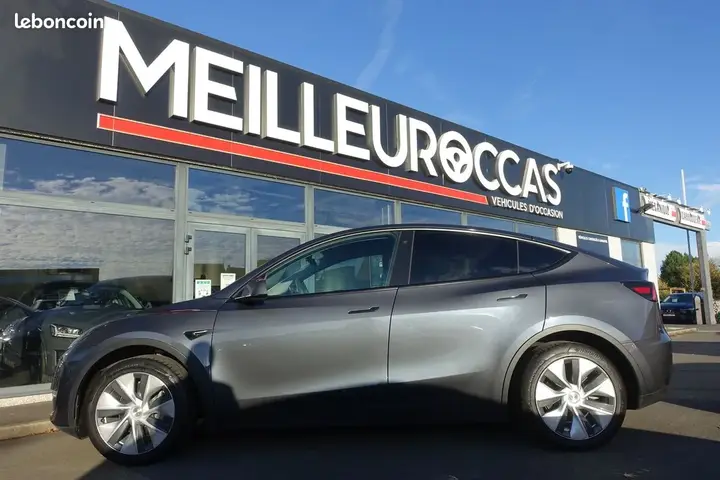 Tesla Model Y 2022 photo 2