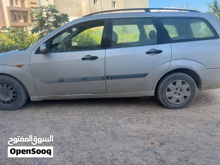 Ford Focus 2000 photo 3