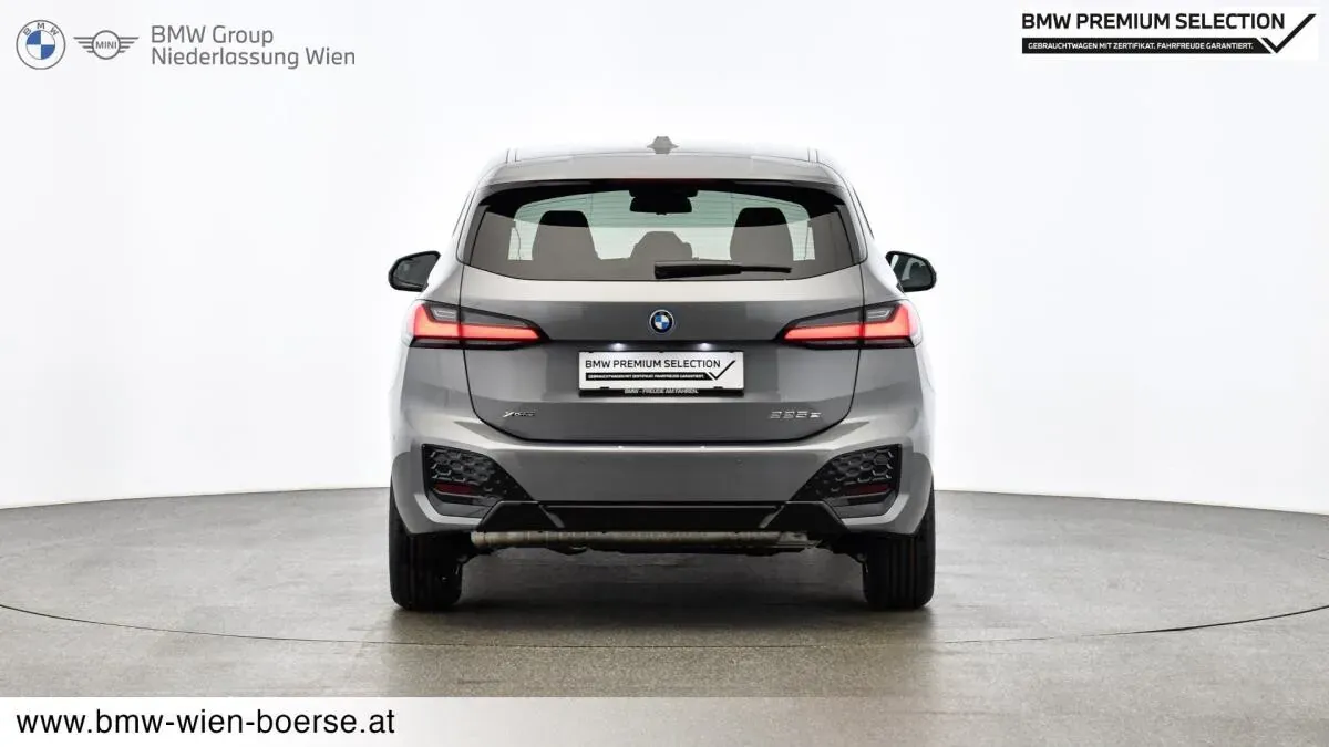 BMW 2 Series 2024 photo 2