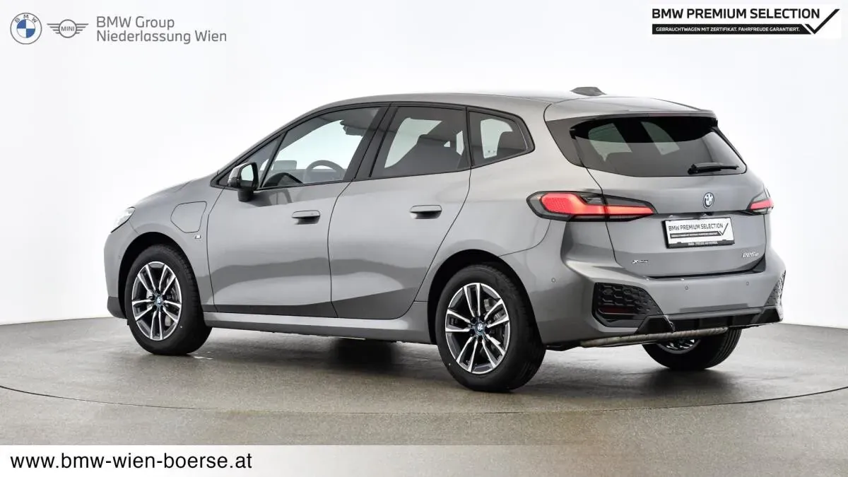 BMW 2 Series 2024 photo 3