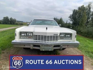 Oldsmobile Toronado 1977 photo 3