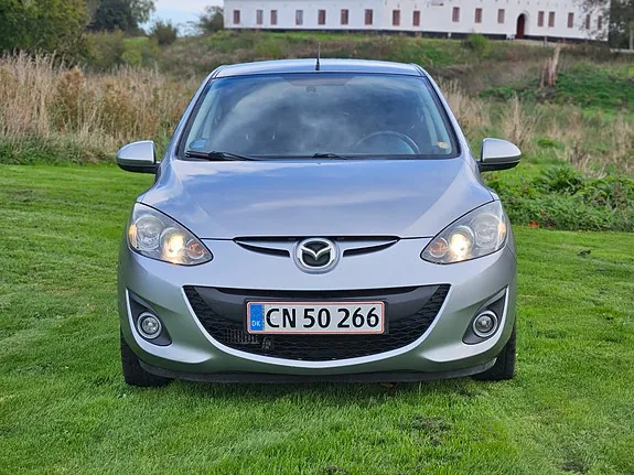 Mazda 2 2011 photo 2