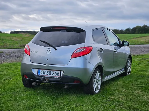 Mazda 2 2011 photo 5