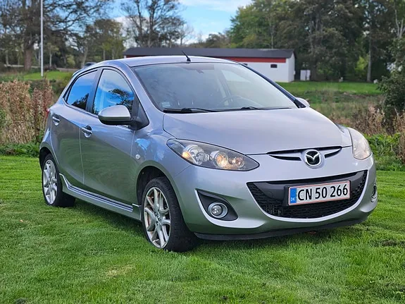 Mazda 2 2011 photo 3