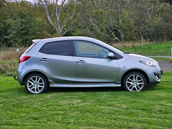 Mazda 2 2011 photo 4