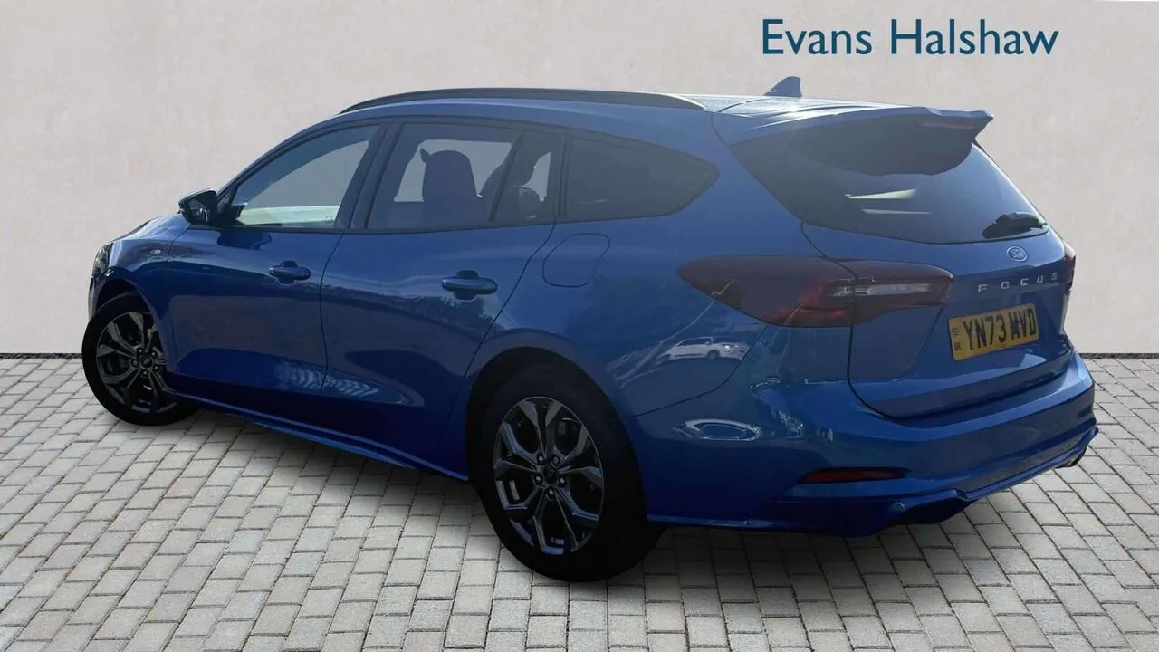 Ford Focus 2023 photo 2