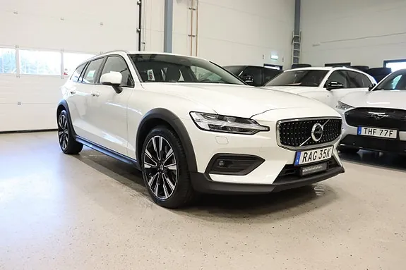 Volvo V60 Cross Country 2023 photo 2
