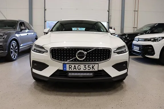 Volvo V60 Cross Country 2023 photo 3