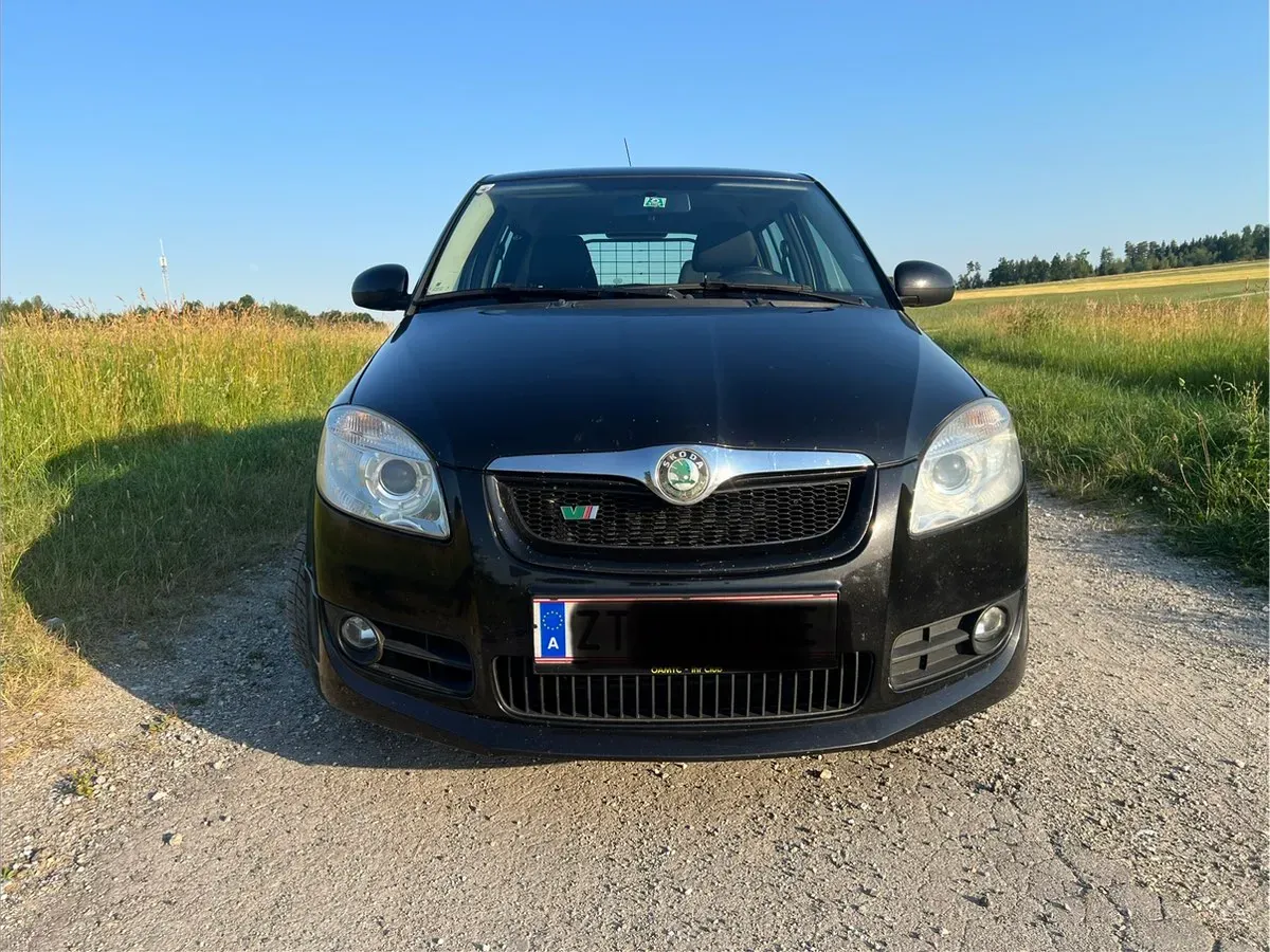 Skoda Fabia 2008 photo 2