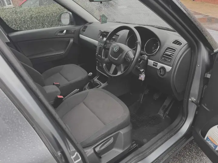 Skoda Yeti 2013 photo 2