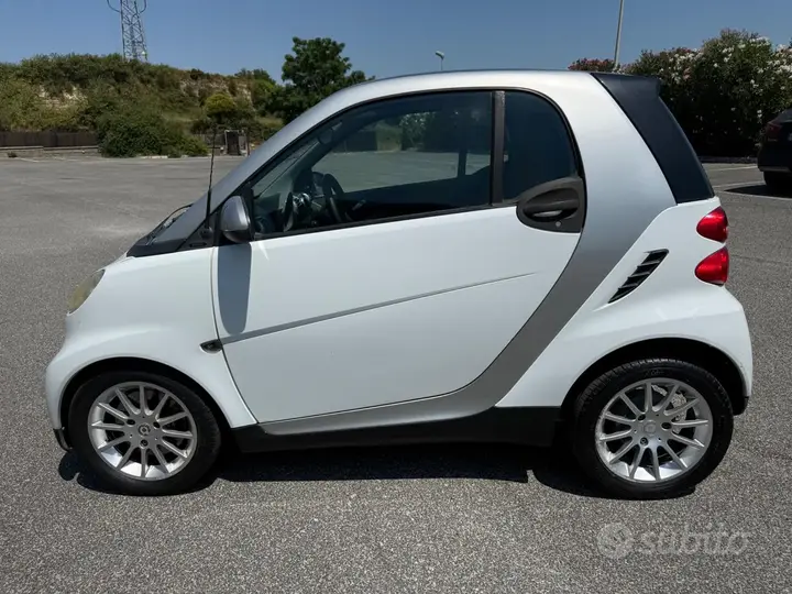 Smart Fortwo 2011 photo 4