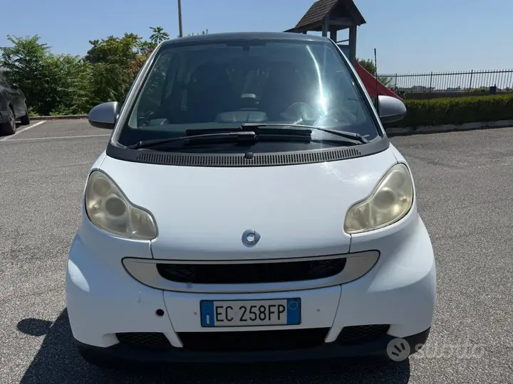 Smart Fortwo 2011 photo 2