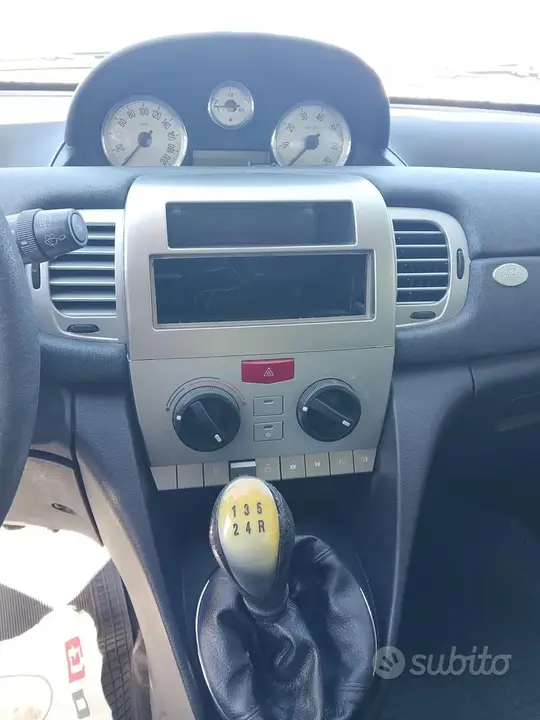 Lancia Ypsilon 2011 photo 3