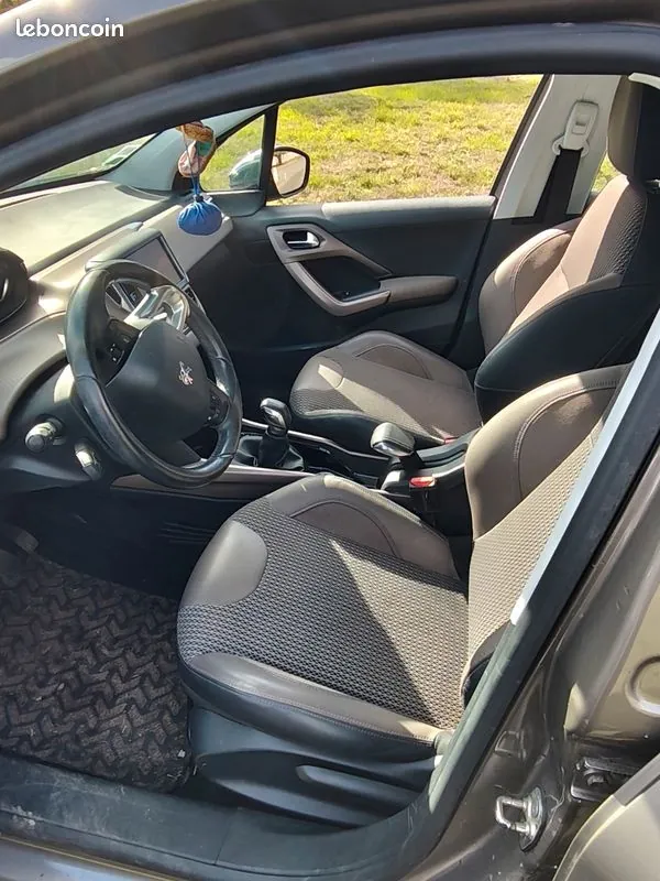 Peugeot 2008 2013 photo 2