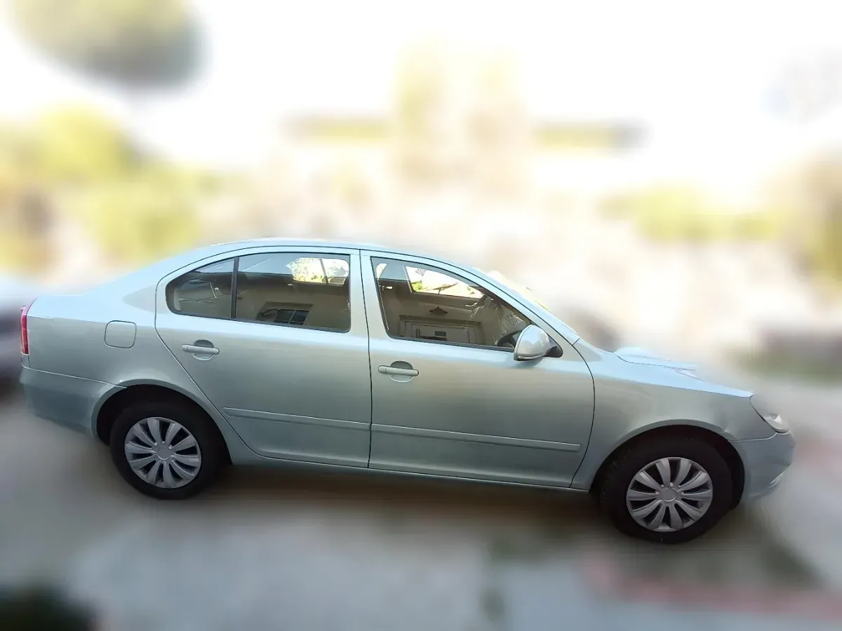 Skoda Octavia 2012 photo 2