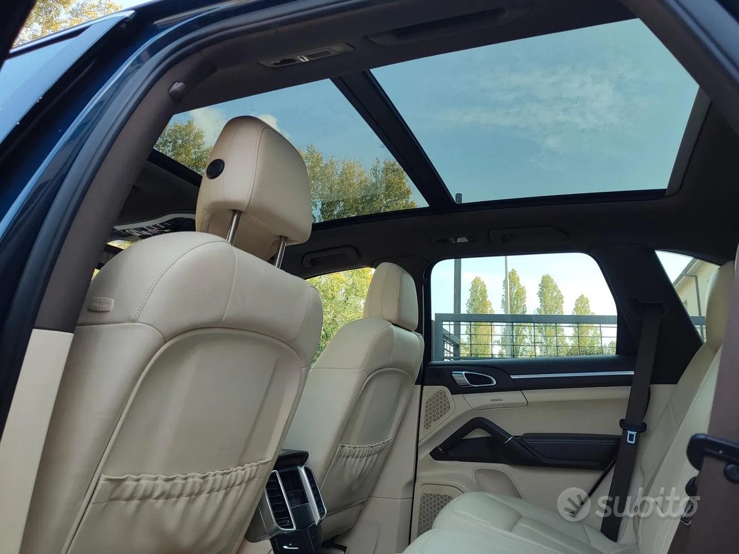 Porsche Cayenne 2011 photo 2