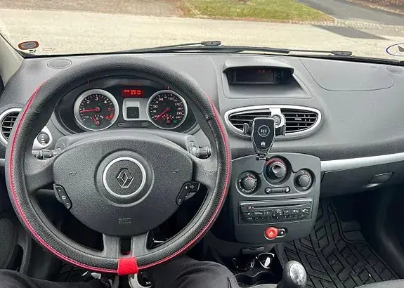 Renault Clio Iii 2011 photo 4
