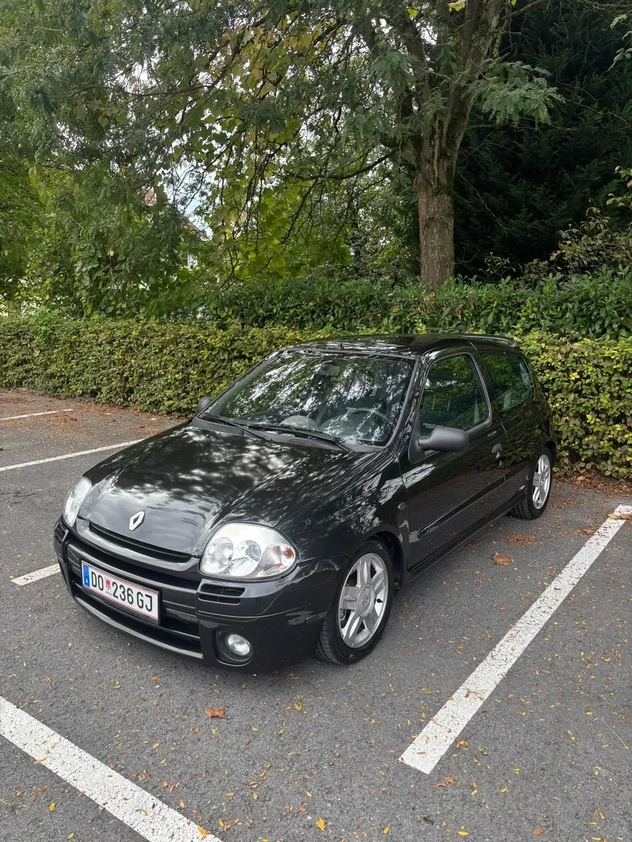 Renault Clio 2000 photo 2