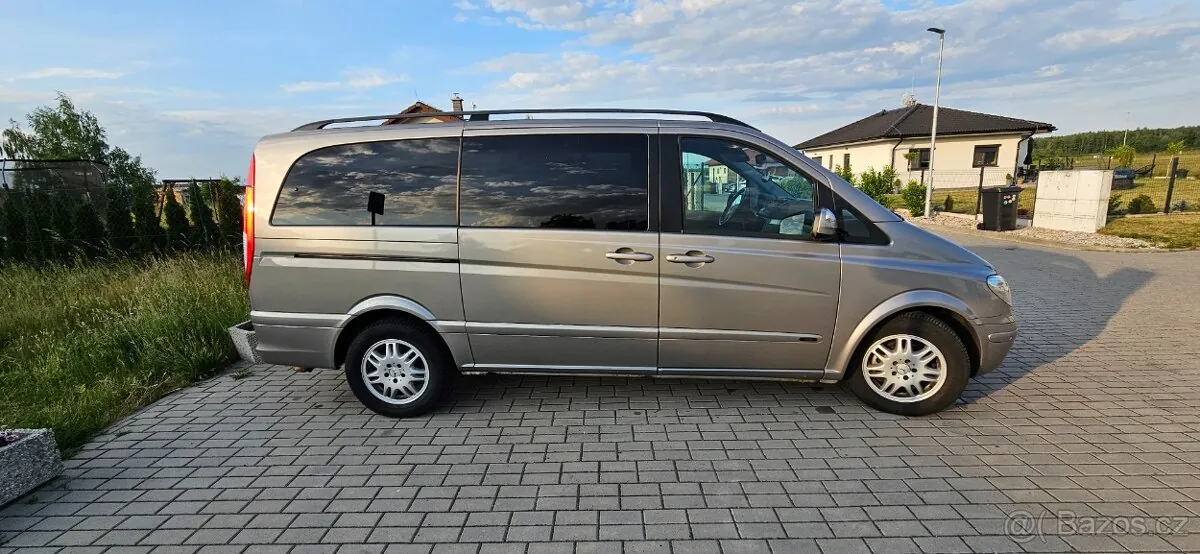 Mercedes-Benz Viano 2011 photo 2
