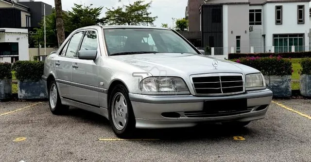 Mercedes-Benz C220