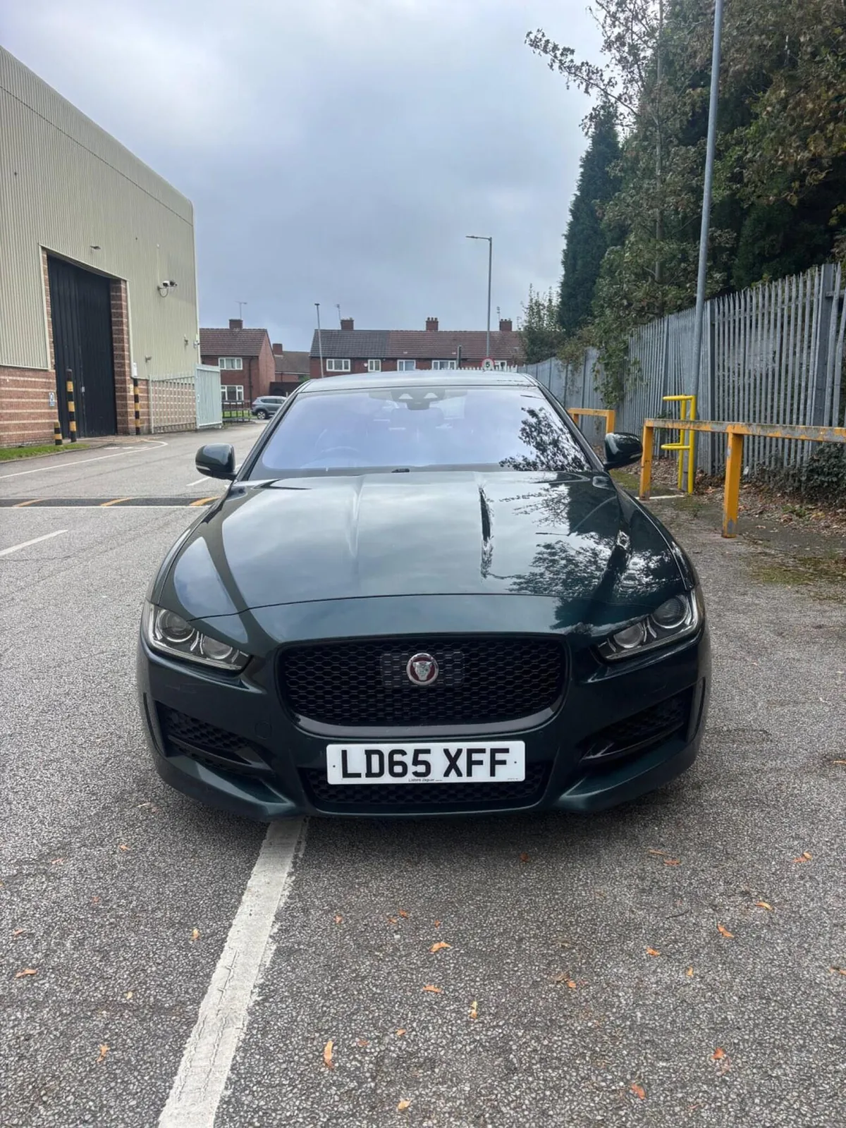 Jaguar Xe 2016 photo 2