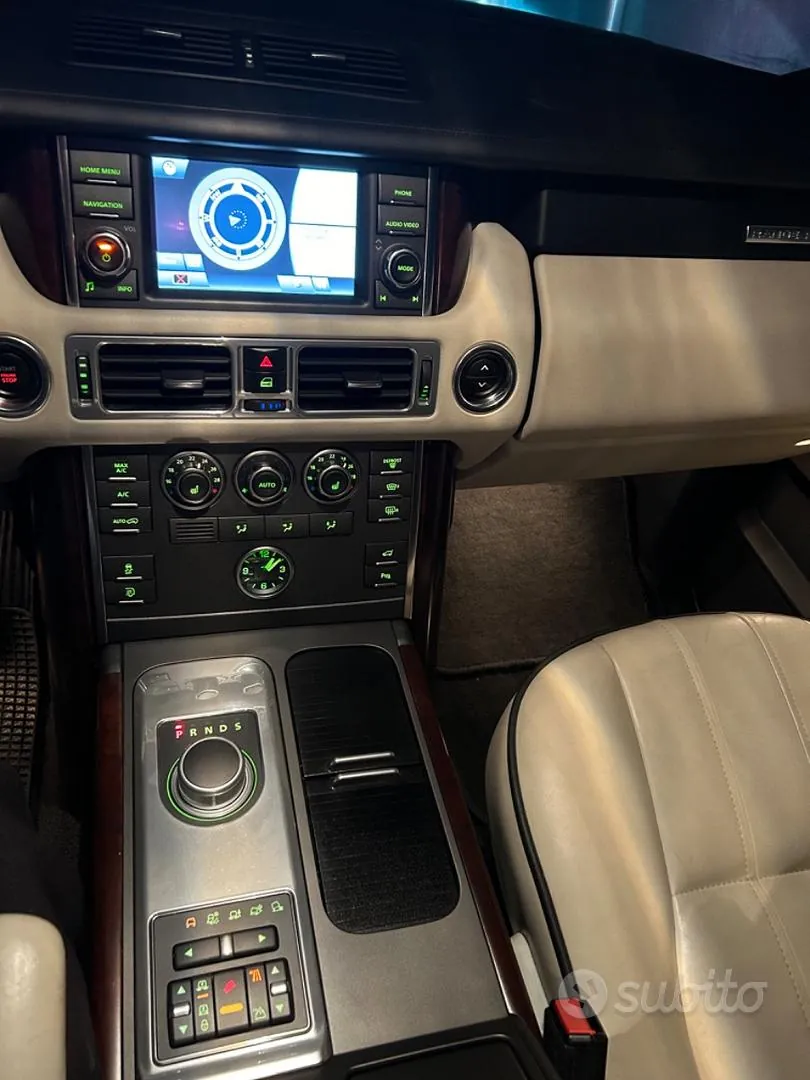 Land Rover Range Rover 2011 photo 4
