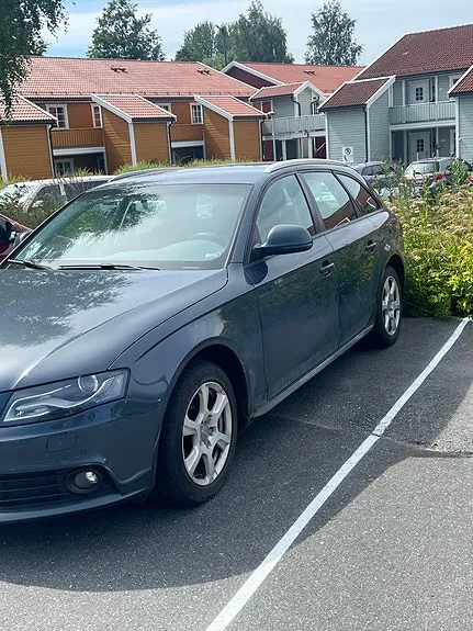 Audi A4 2009 photo 2
