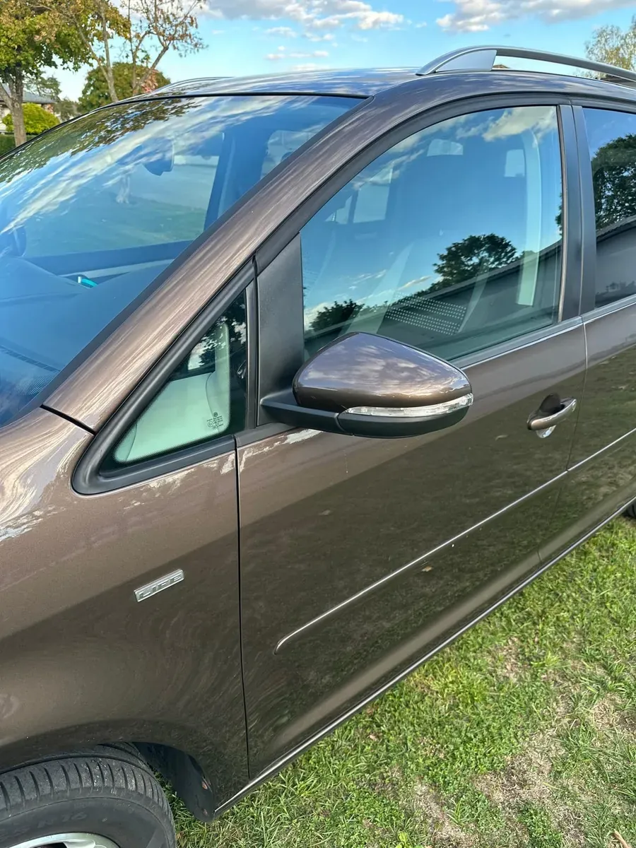 Volkswagen Touran 2015 photo 2