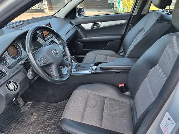 Mercedes-Benz C220 2009 photo 4
