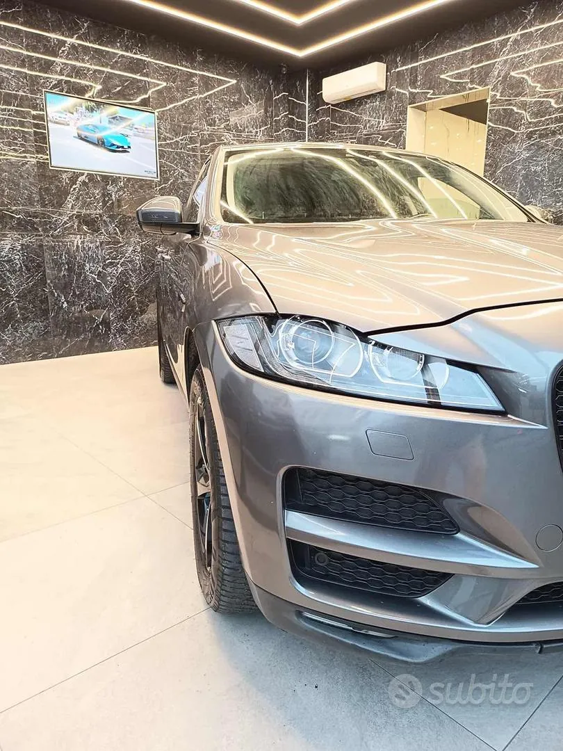 Jaguar F-Pace 2017 photo 2
