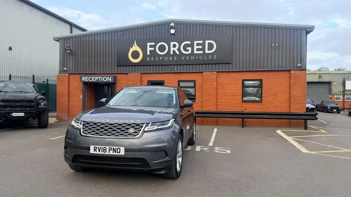 Land Rover Range Rover Velar 2018 photo 3
