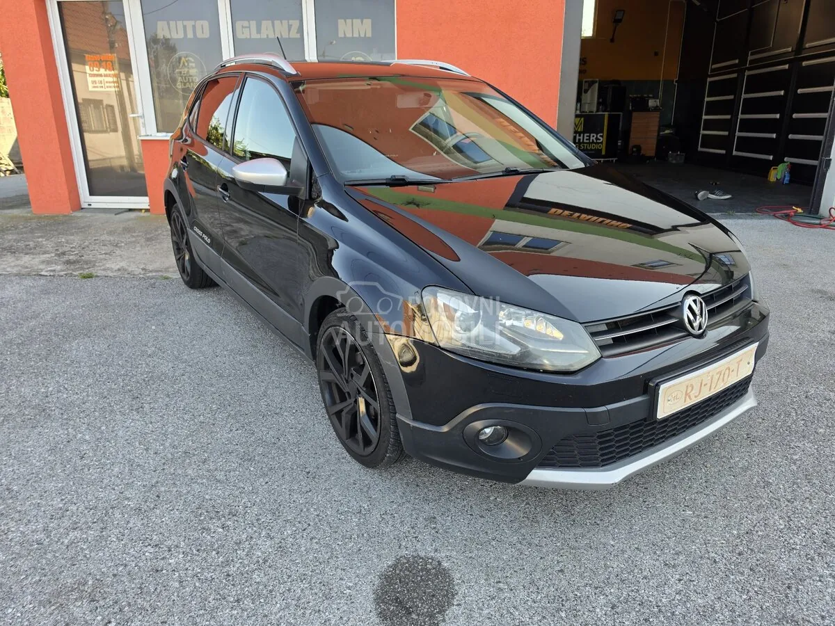 Volkswagen Cross Polo 2011 photo 4