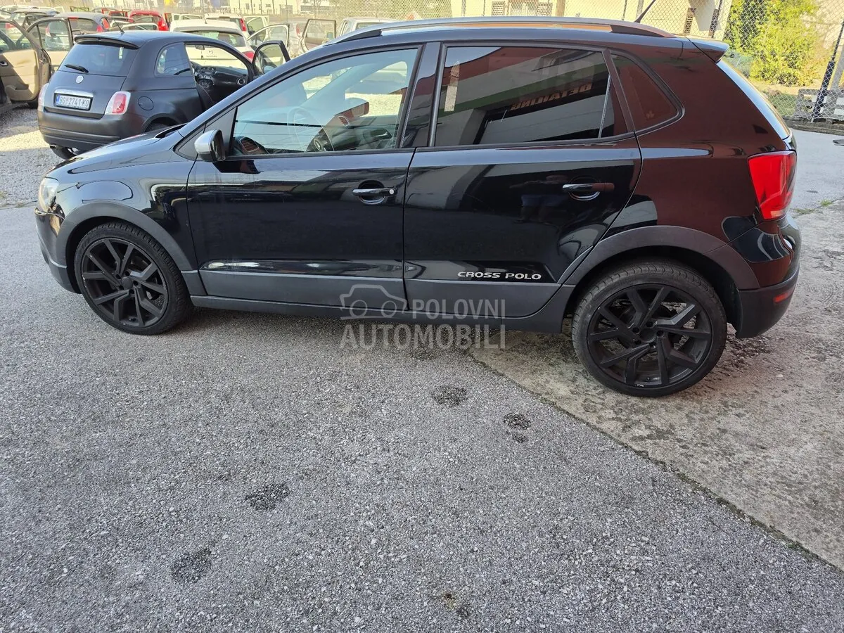Volkswagen Cross Polo 2011 photo 5