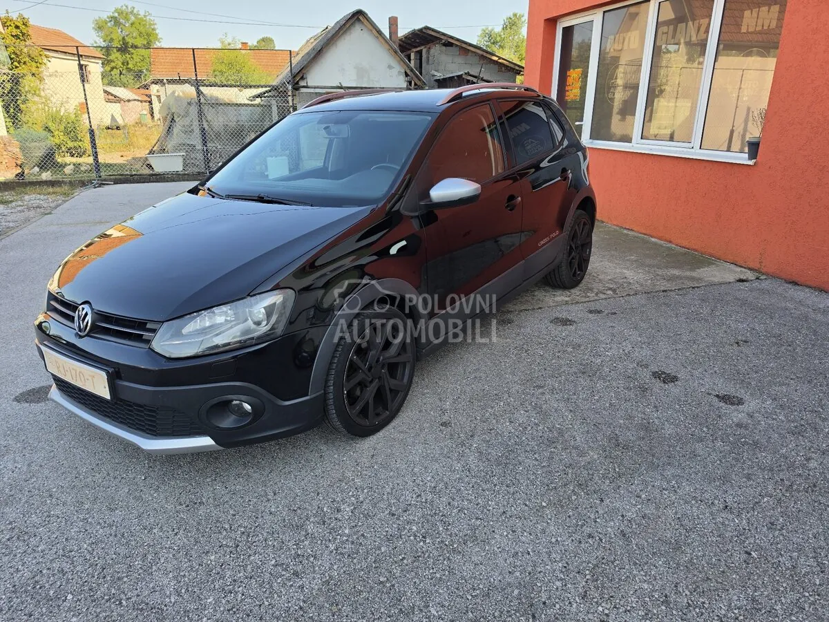 Volkswagen Cross Polo 2011 photo 3