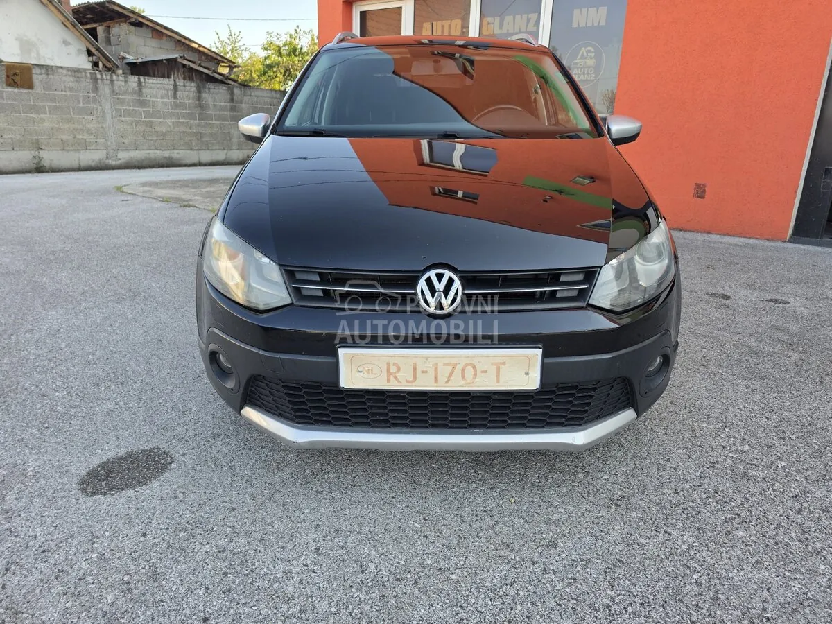 Volkswagen Cross Polo 2011 photo 2