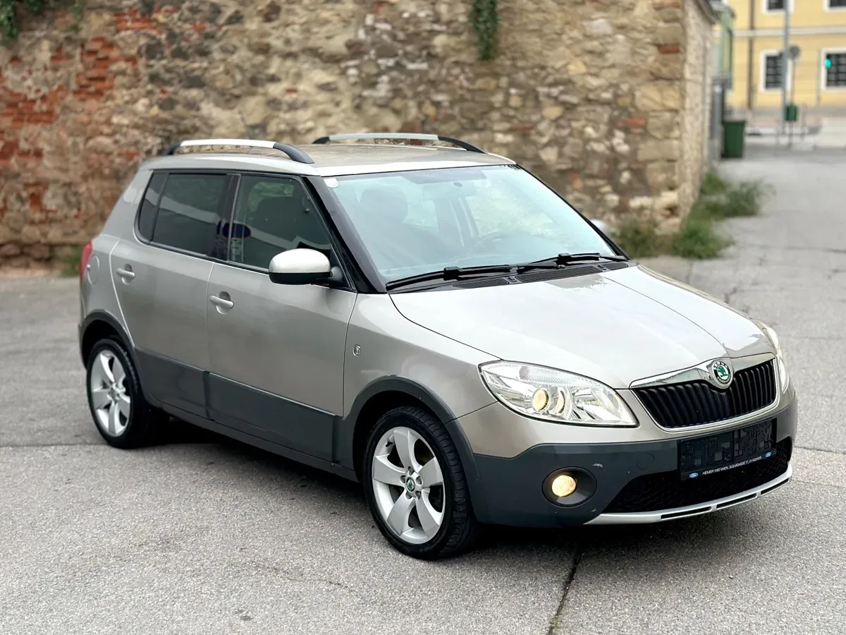 Skoda Fabia 2013 photo 2
